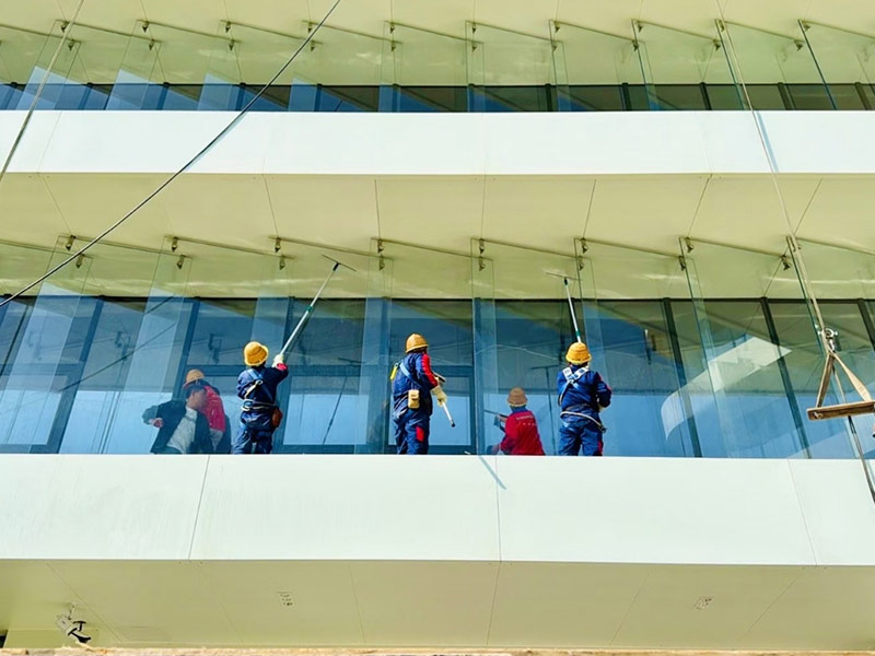 高空外墙玻璃慕清洗服务